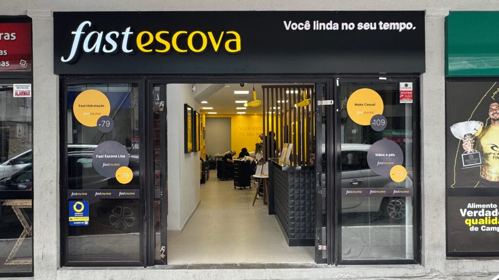Fachada de uma unidade Fast Escova em Florianópolis, conforme publicação oficial da marca